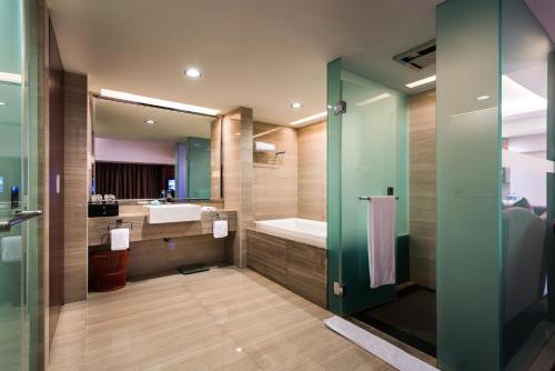 room detail thumbnail 2