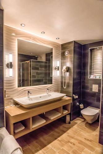 127568266 Holiday Inn Budapest-Budaörs by IHG