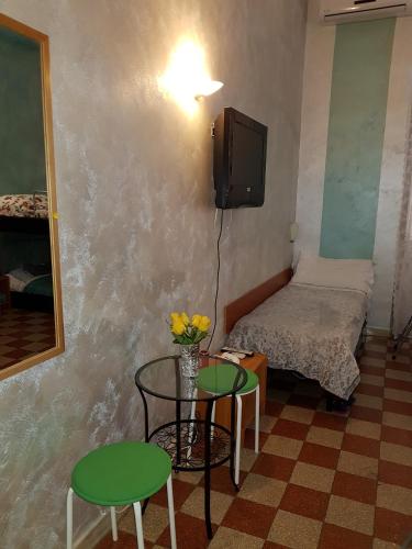 Român Holidays - image 3
