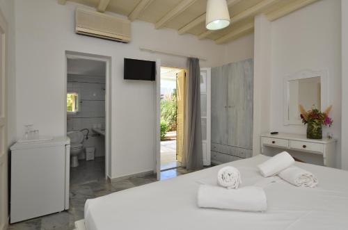 Surfing Beach Village Paros - image 4