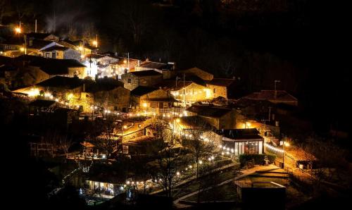 Refúgio Romântico- Casa de Xisto na Serra da Lousã (Refugio Romantico- Casa de Xisto na Serra da Lousa) in Gondramaz
