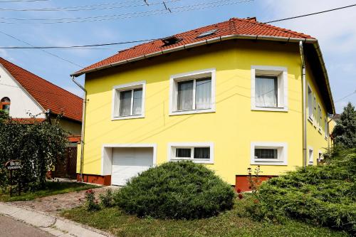  Burg Vendégház, Pension in Eger