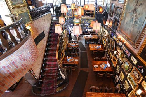 Restaurant, Hotel und Restaurant Lowenbrau Koln in Cologne