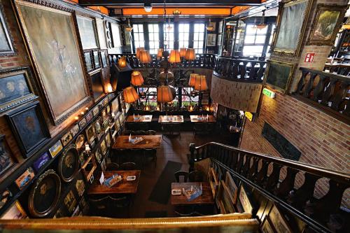 Restaurant, Hotel und Restaurant Lowenbrau Koln in Cologne