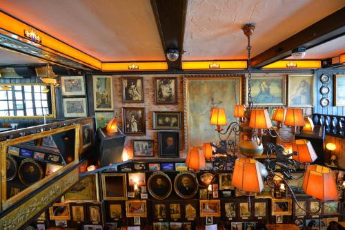 Restaurant, Hotel und Restaurant Lowenbrau Koln in Cologne