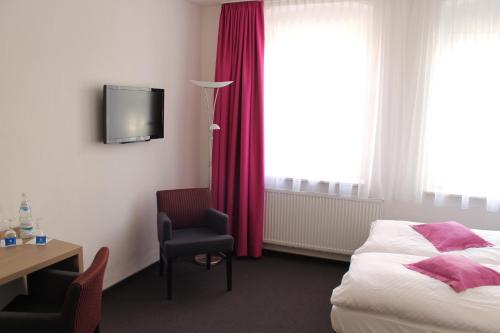 2 bedrooms, 4 beds