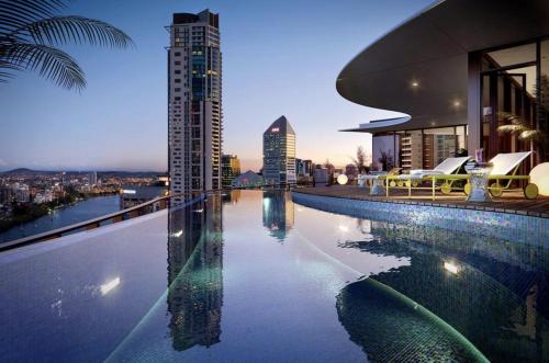 

CBD Luxury Apartment