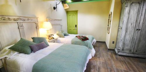 2 double beds