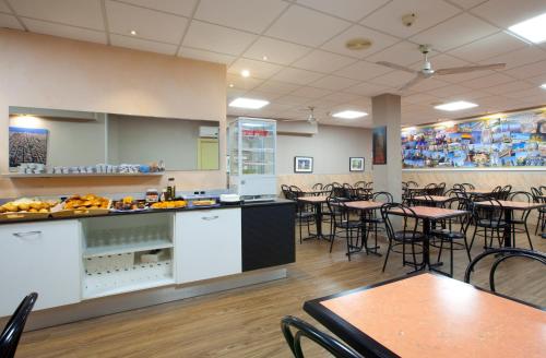 Hostal Barcelona - image 10