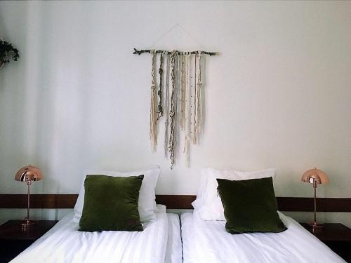 Morris Hotel - image 12