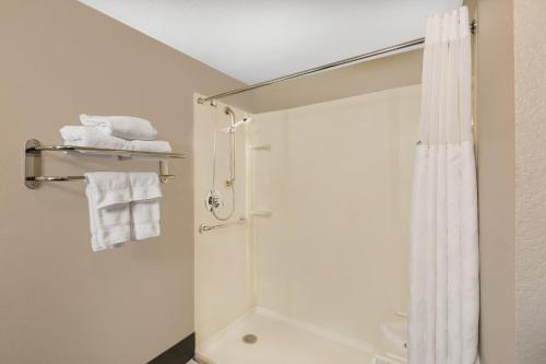 Ramada by Wyndham Des Moines Airport - image 9