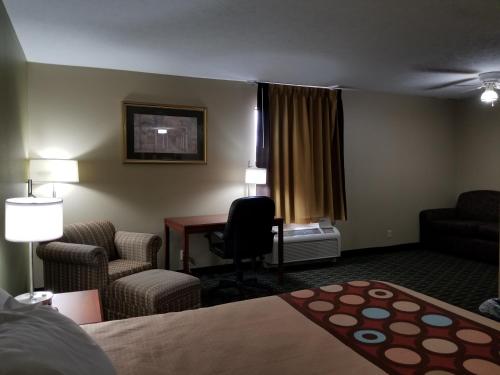 Super 8 by Wyndham Bellefontaine - main image