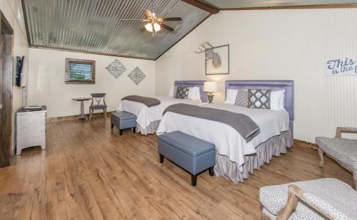 Vineyard Trail Cottages- Adults Only