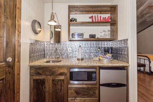 Vineyard Trail Cottages- Adults Only