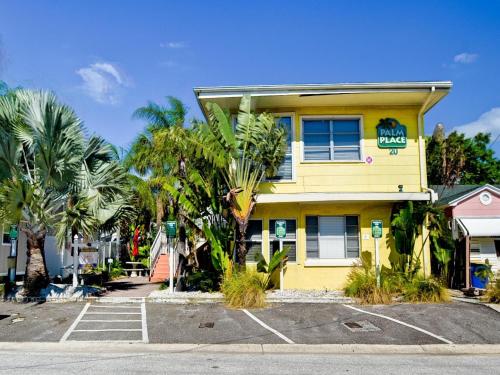 Palm Place 3 - Buccaneer Palm Beach getaway 622 in Clearwater Beach, USA