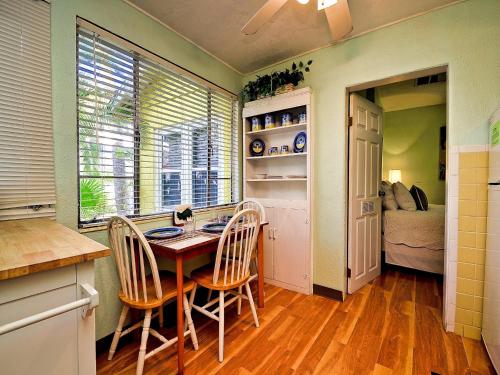 Palm Place 2 - Coconut Palm Beach getaway 623 - image 10
