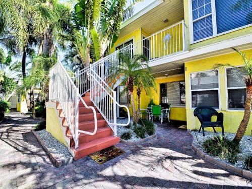 Palm Place 3 - Buccaneer Palm Beach getaway 622 in Clearwater Beach, USA