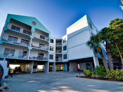 West Coast Vista 3E Bay View Condo 442 in Clearwater Beach, USA