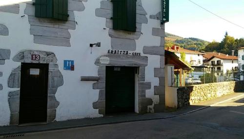 Hostal Ekaitza BnB Artikutza