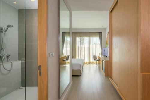 room detail thumbnail 2