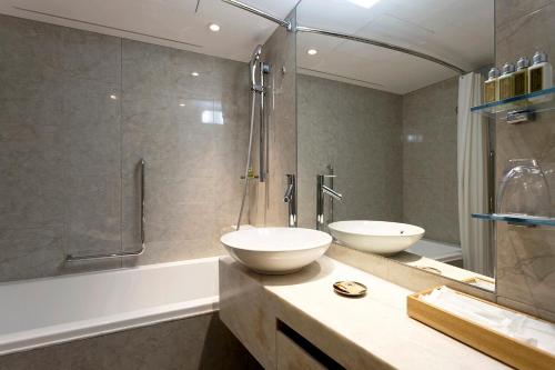 room detail thumbnail 2