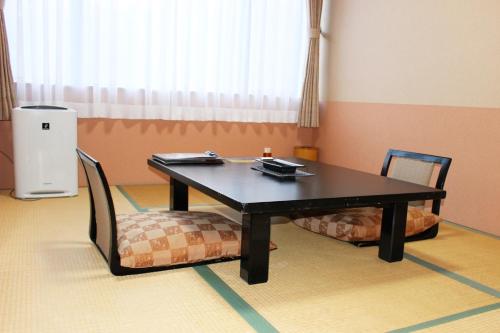 Japanese-Style Single Room with Shared Bathroom - Non-Smoking