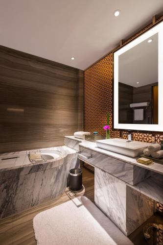 room detail thumbnail 2