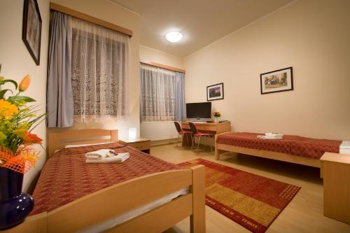 Grand Hotel - image 13