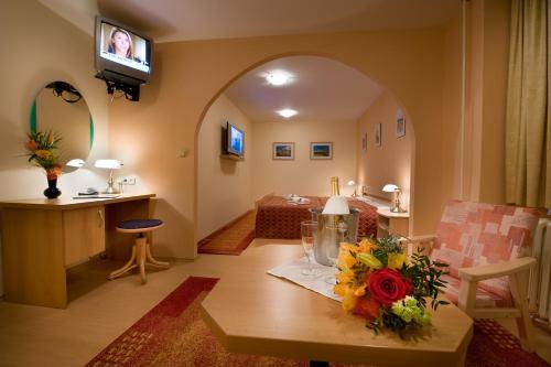Grand Hotel - image 14