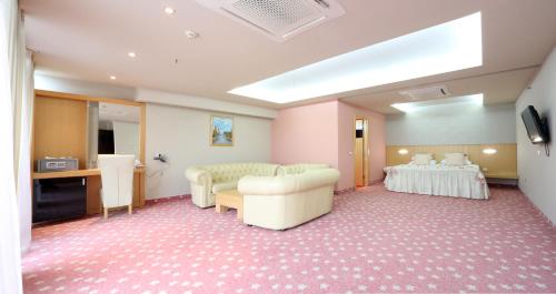 Hotel Zenica - image 8