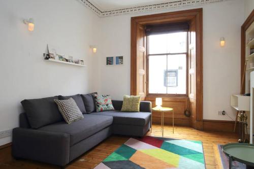 Spacious apartment 15 mins to Grassmarket & Royal Mile