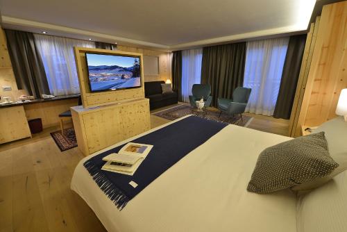 Executive Suite image 8