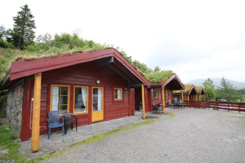 Three-Bedroom Cottage with Private Bathroom