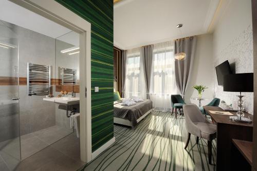 Plaza Boutique Hotel - image 14