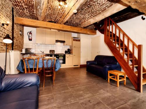  Nice apartments in a monumental square farm, Pension in Richelle bei Eben-Emael