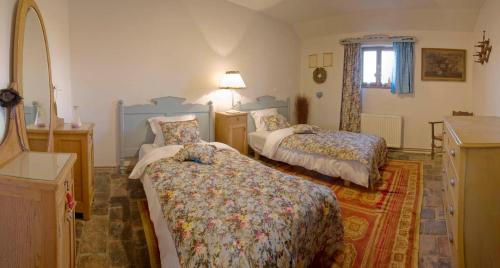 2 twin beds