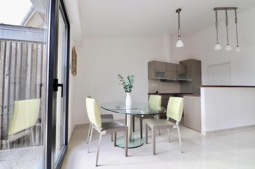 Küche, Appartement T4 Vue Unique in Rodez