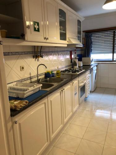 ห้องครัว, Apartamento Familiar Lisboa Taguspark in เซามาร์โกส
