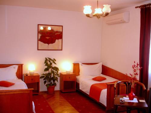 Villa-Hotel Escala - image 2