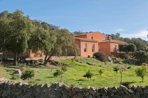 B&B Arroyomolinos de Montánchez - Finca el Rabilargo - Bed and Breakfast Arroyomolinos de Montánchez