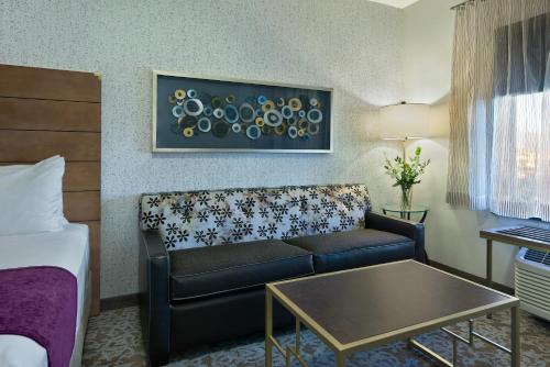 Oxford Suites Sonoma - Rohnert Park - main image