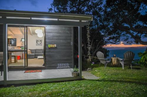أولكلاند كليفتوب (Auckland Clifftop) in Titirangi