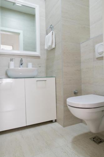 Bella Apartment with free parking - image 5
