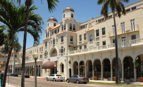 Tropical Elegant Palm Beach 2 Bedroom 2 Bathroom Suite Valet Parking Included