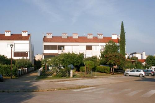 Apartments with a parking space Mareda Novigrad - 7100