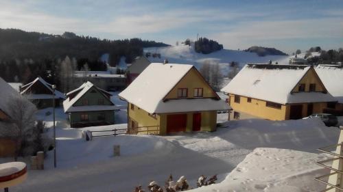 Almet, apartmánove štúdio 205 (Almet, apartmanove studio 205) in โดโนวาลี