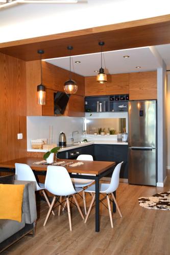 Central Luxury Apartment - image 6