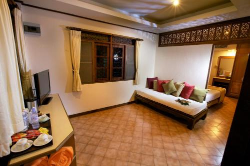room detail thumbnail 1