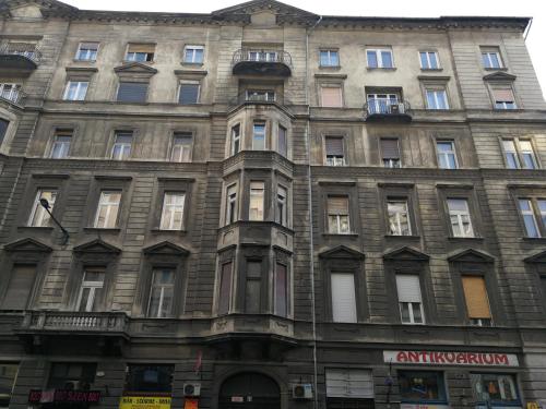 King Apartment 3