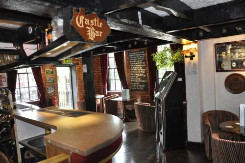 The Roundabout Hotel - image 9